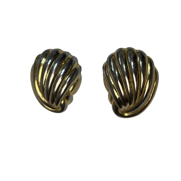 Jewelry - Vintage Gold-Tone Clip-On Earrings‎ Ribbed Shell Design Costume Jewelry